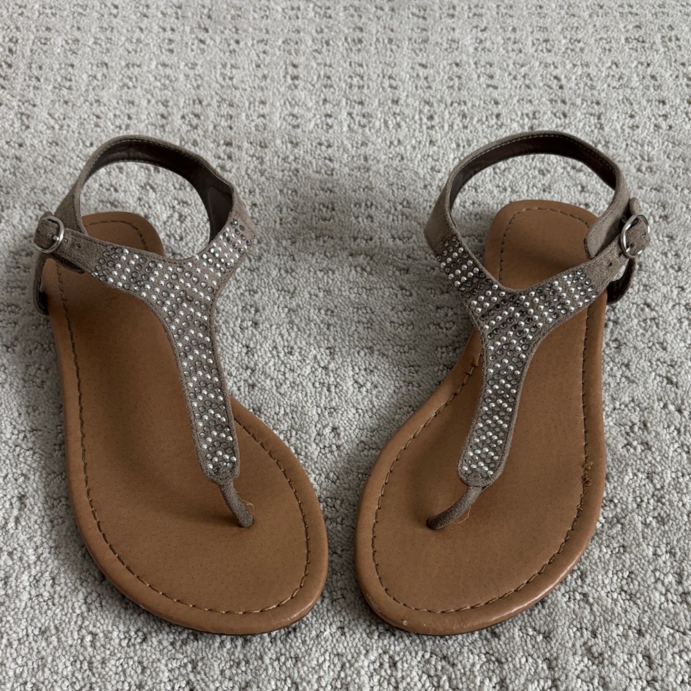 Soda Taupe Studded Women’s Sandals Size 8.5